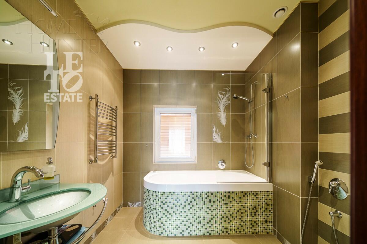 3-этажный коттедж 384.4 м² с отделкой