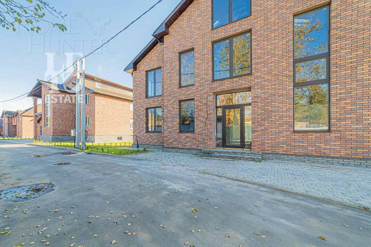 3-этажный коттедж 690 м² без отделки