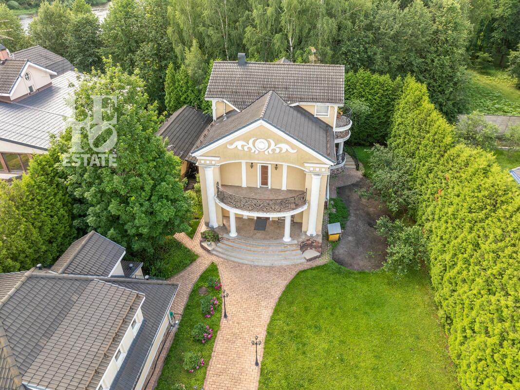 3-этажный коттедж 384.4 м² с отделкой