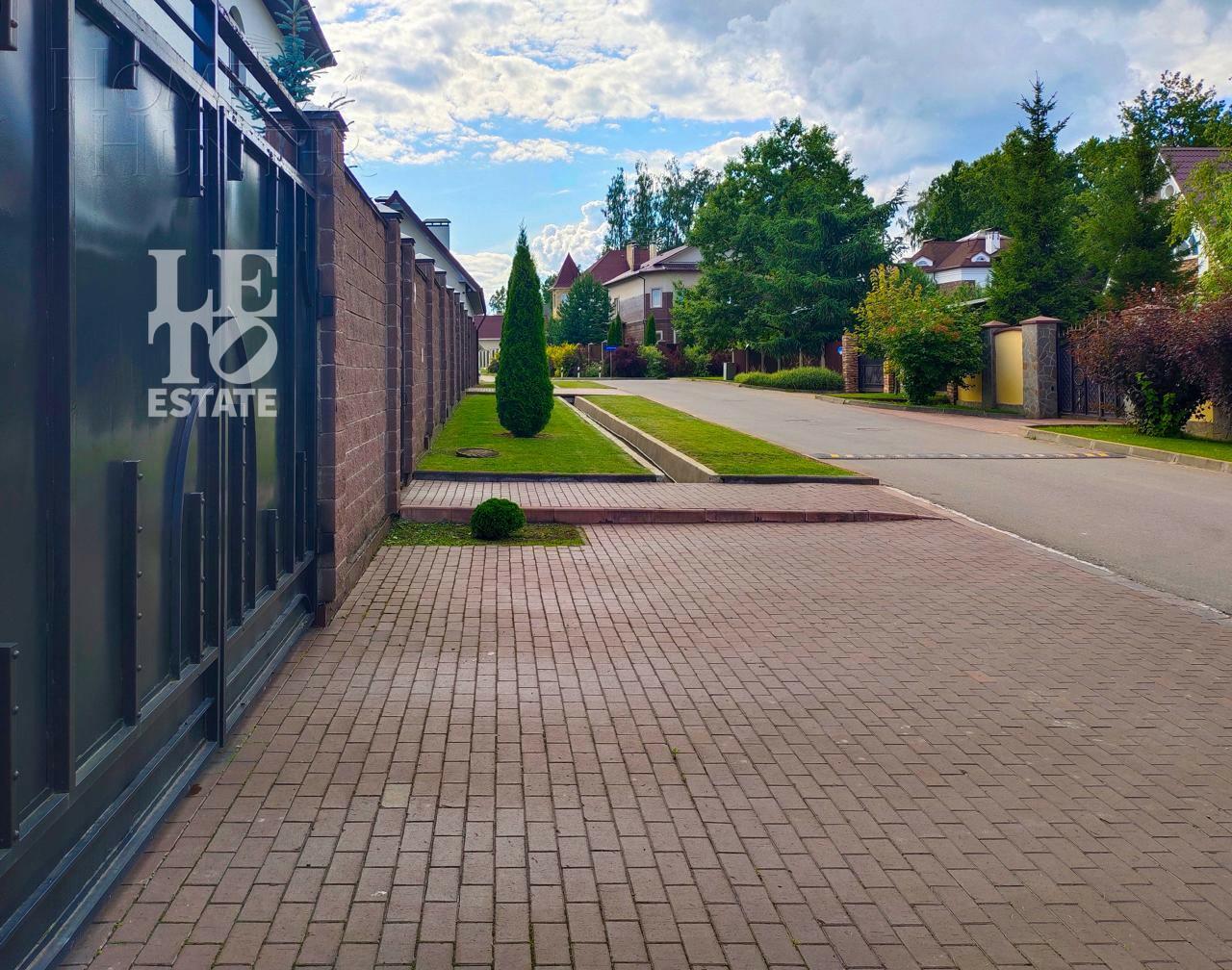 2-этажный коттедж 1 350 м² без отделки