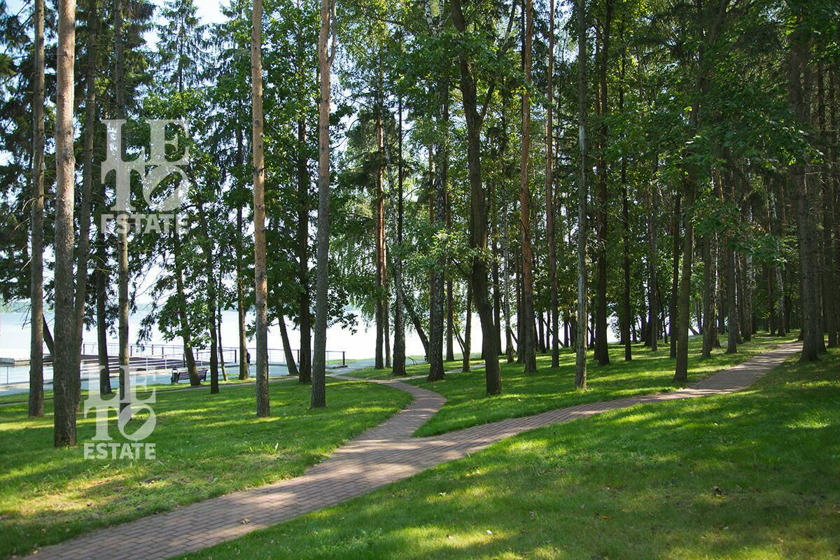 Участок 54.02 сот. в охраняемом поселке