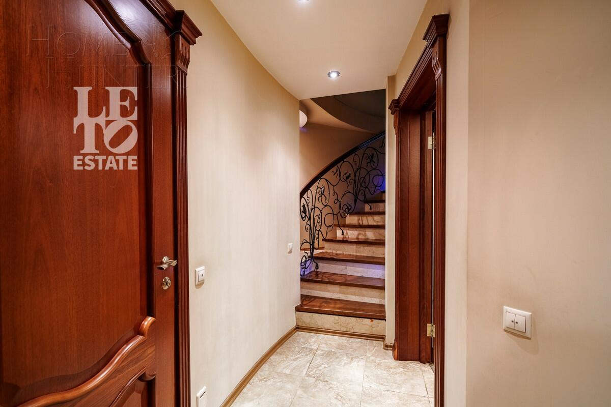 3-этажный коттедж 384.4 м² с отделкой