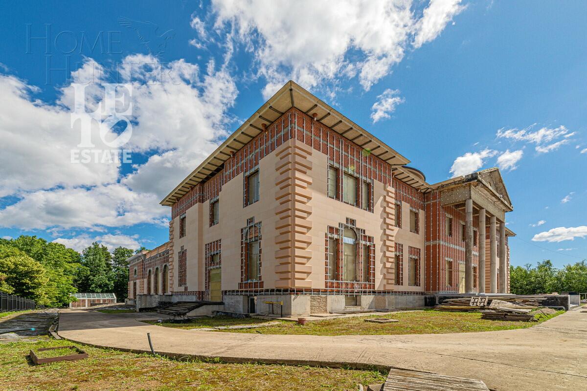 3-этажный коттедж 4 000 м² с отделкой