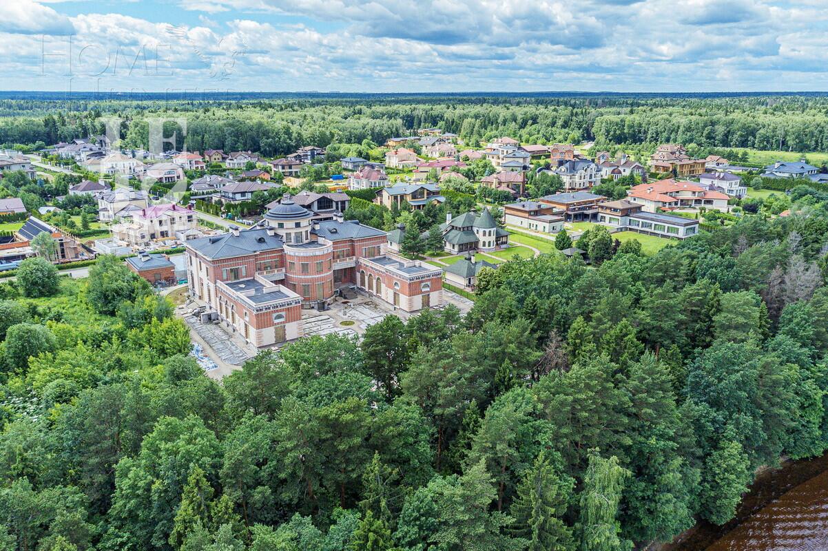 3-этажный коттедж 4 000 м² с отделкой