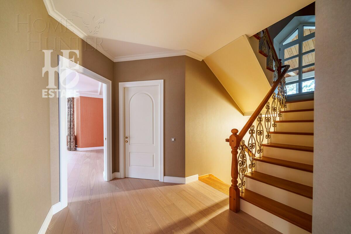 3-этажный коттедж 600 м² с отделкой