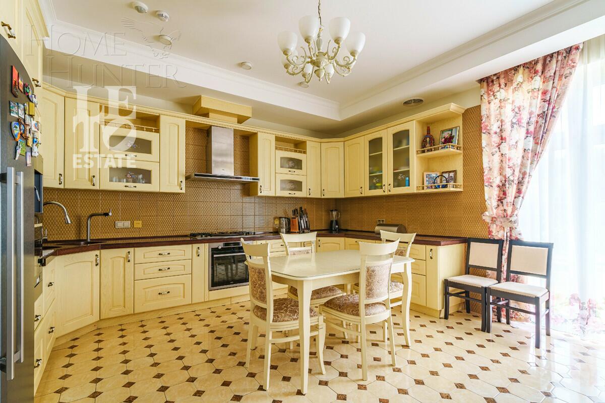 3-этажный коттедж 500 м² с отделкой