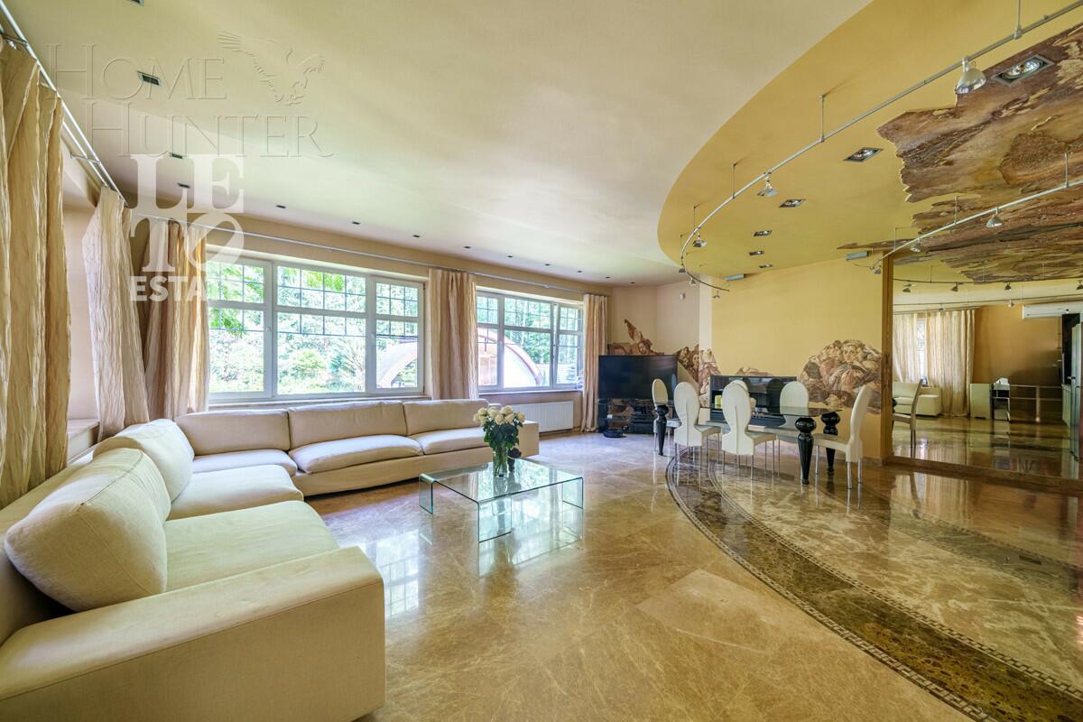 3-этажный коттедж 640 м² с отделкой