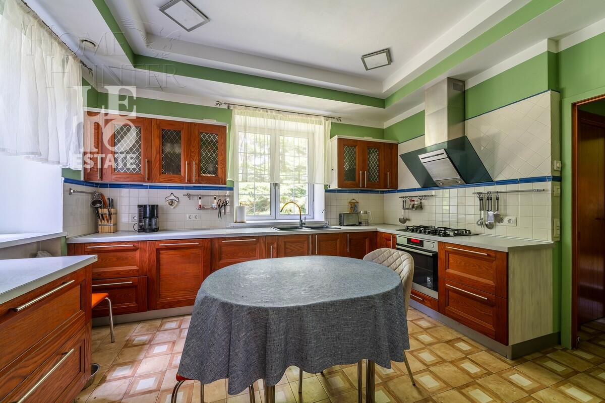 2-этажный коттедж 675.8 м² с отделкой