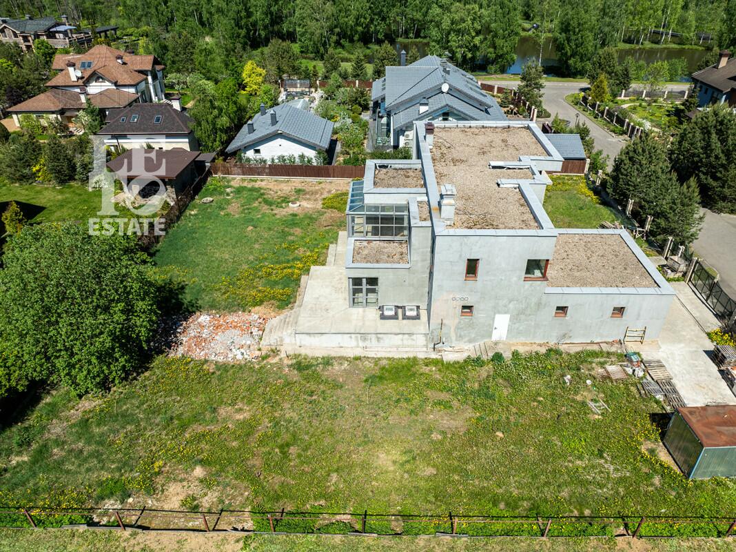 2-этажный коттедж 568.2 м² без отделки