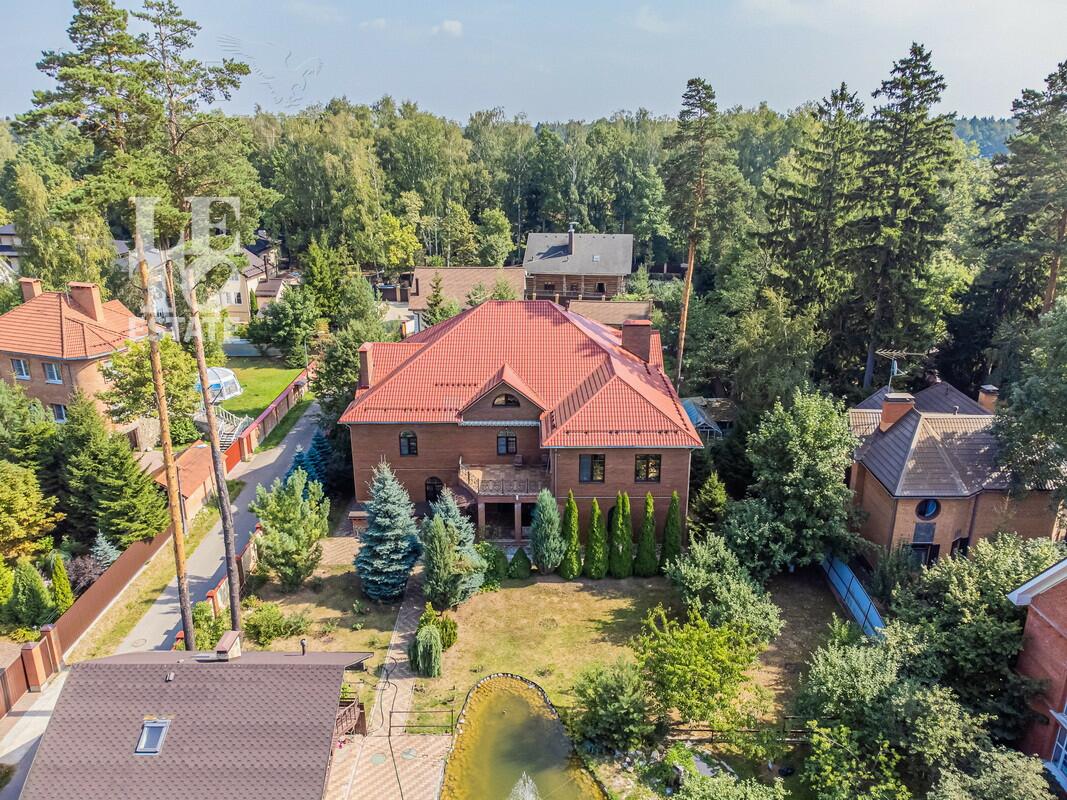 2-этажный коттедж 699.6 м² с отделкой