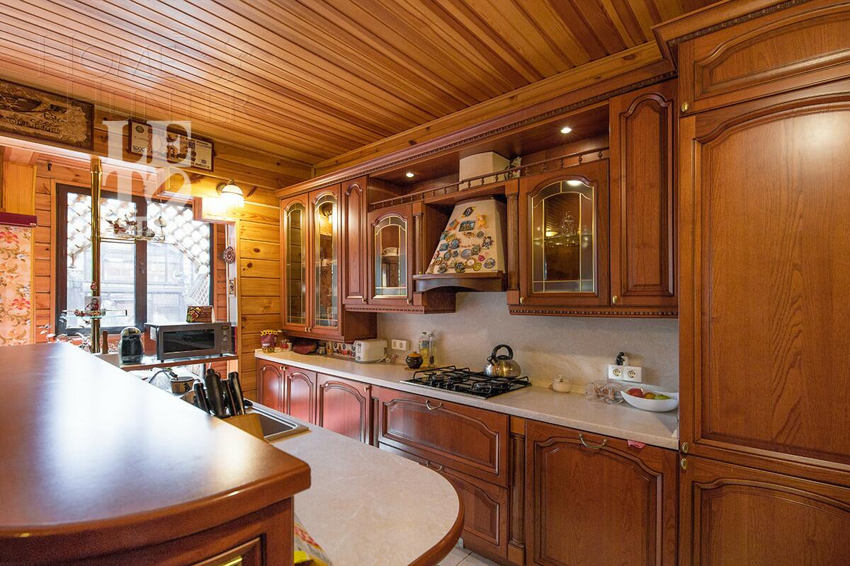 3-этажный коттедж 310 м² с отделкой