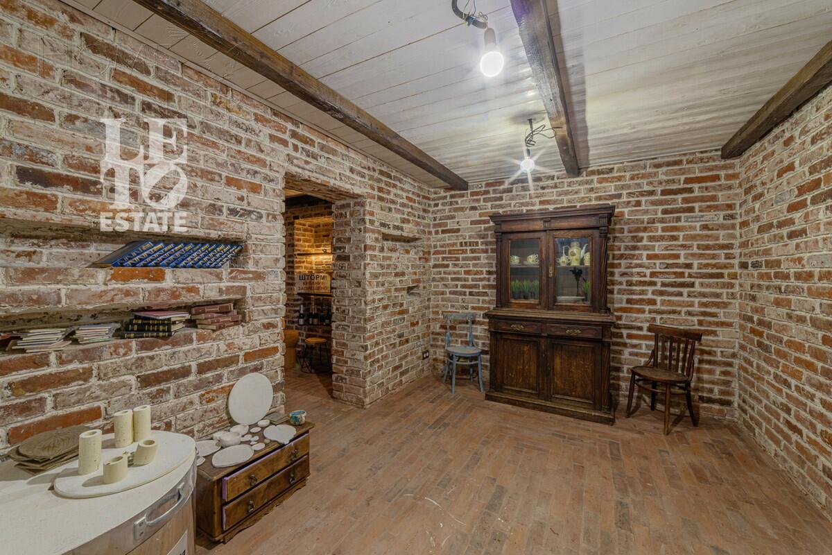 2-этажный коттедж 702.5 м² с отделкой