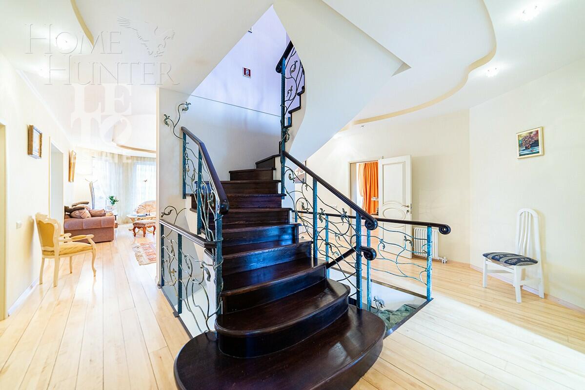 3-этажный коттедж 490 м² с отделкой