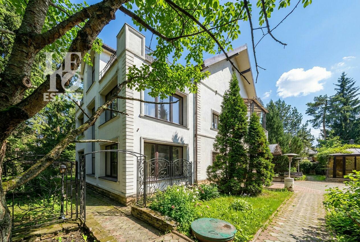 3-этажный коттедж 520 м² с отделкой