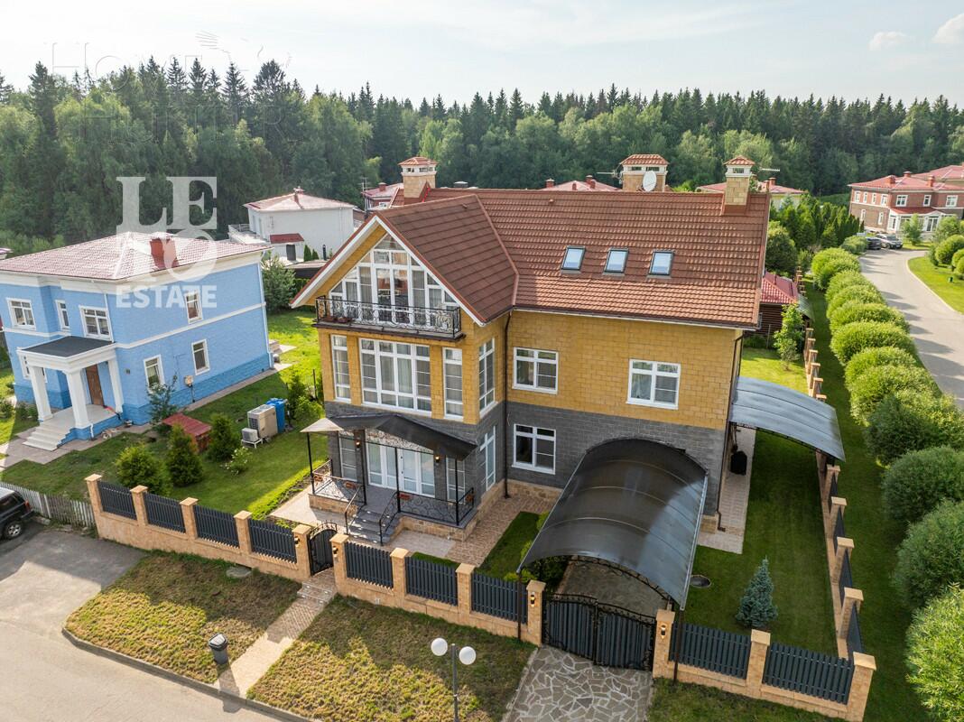 3-этажный коттедж 500 м² с отделкой