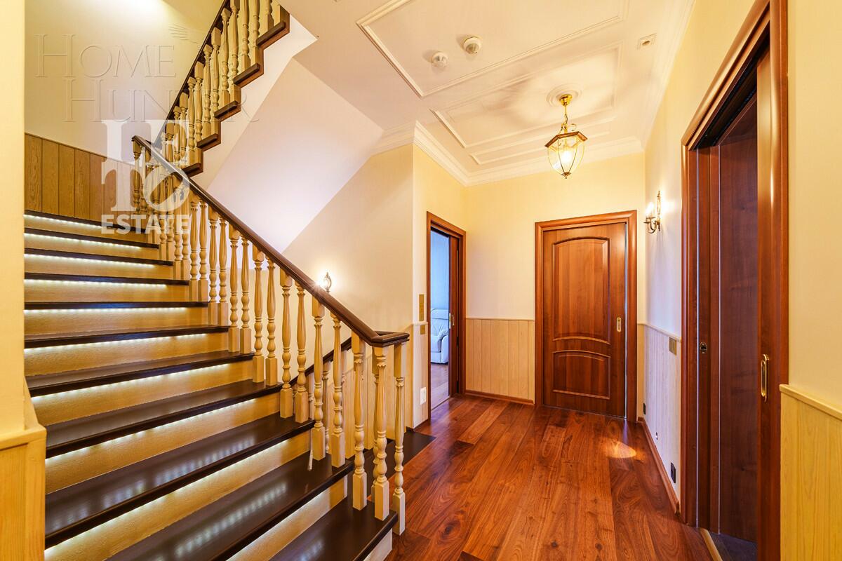 3-этажный коттедж 500 м² с отделкой