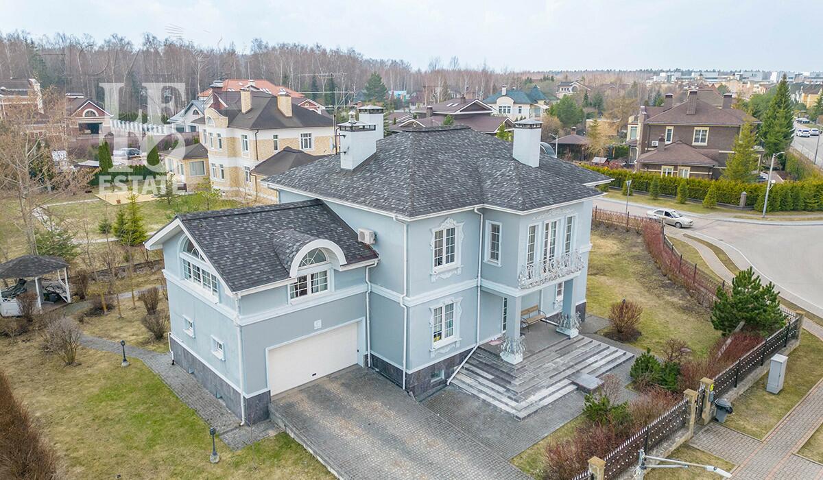 2-этажный коттедж 550 м² с отделкой