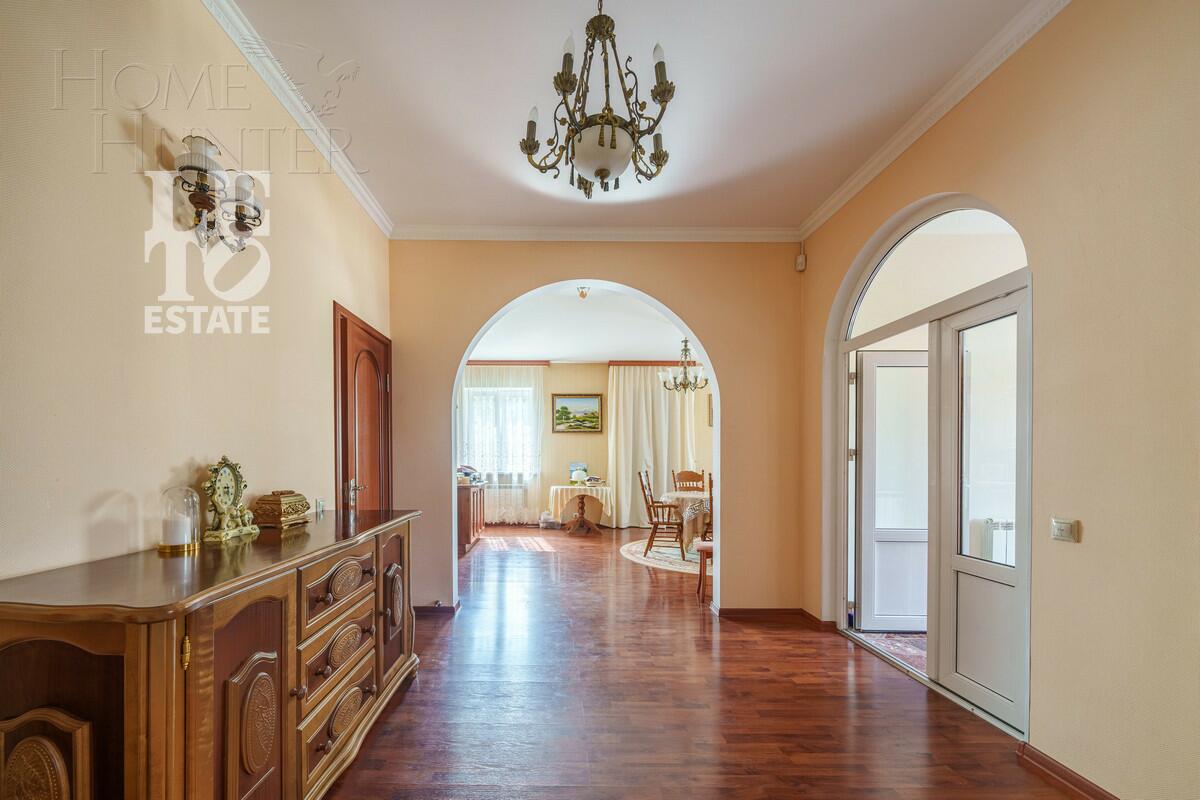 2-этажный коттедж 330 м² с отделкой