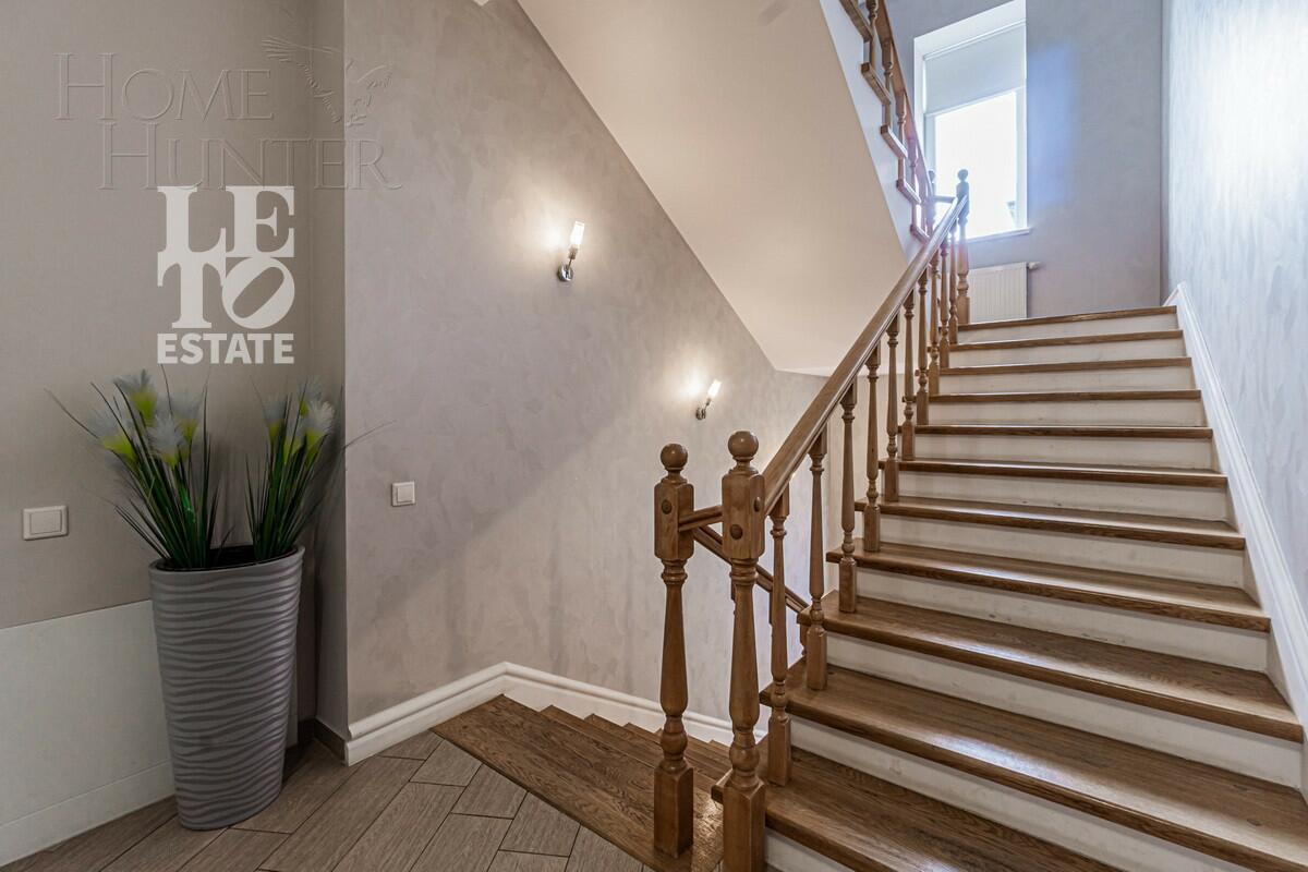 2-этажный коттедж 1 080 м² с отделкой