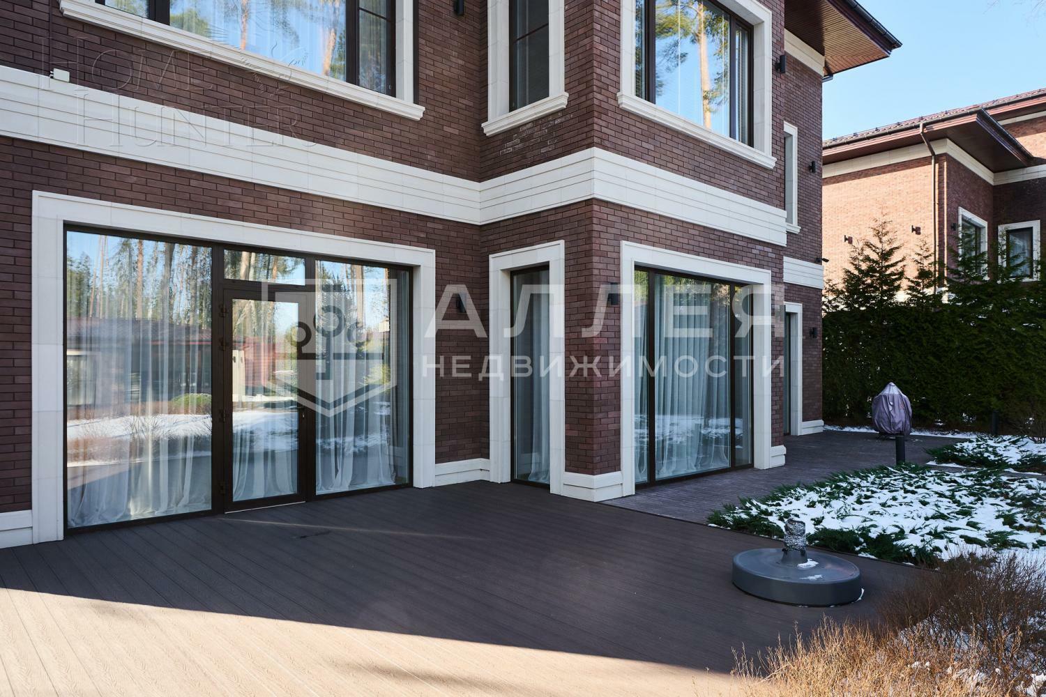 3-этажный коттедж 800 м² с отделкой