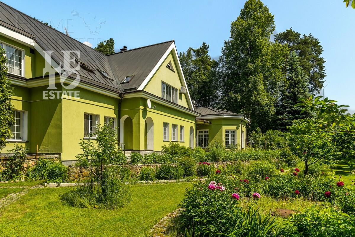 2-этажный коттедж 675.8 м² с отделкой