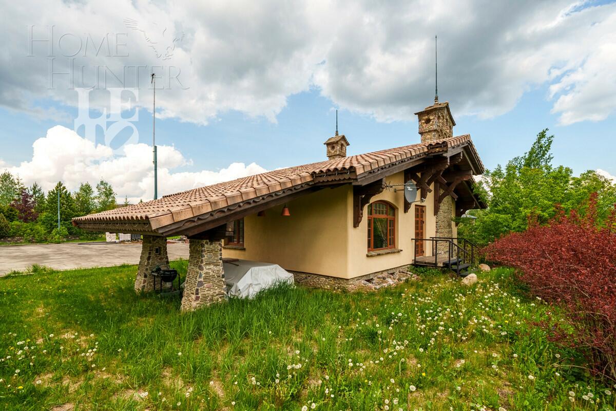 3-этажный коттедж 2 270 м² без отделки