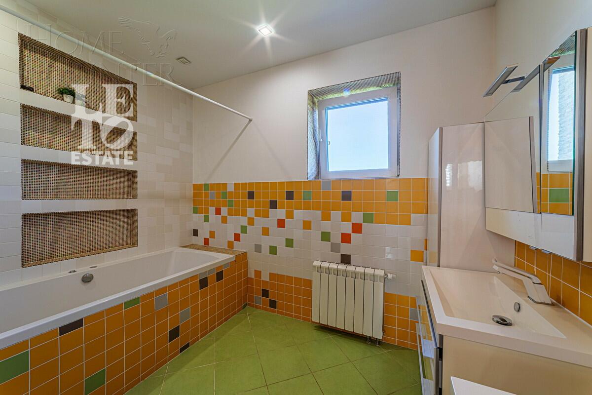 2-этажный коттедж 702.5 м² с отделкой