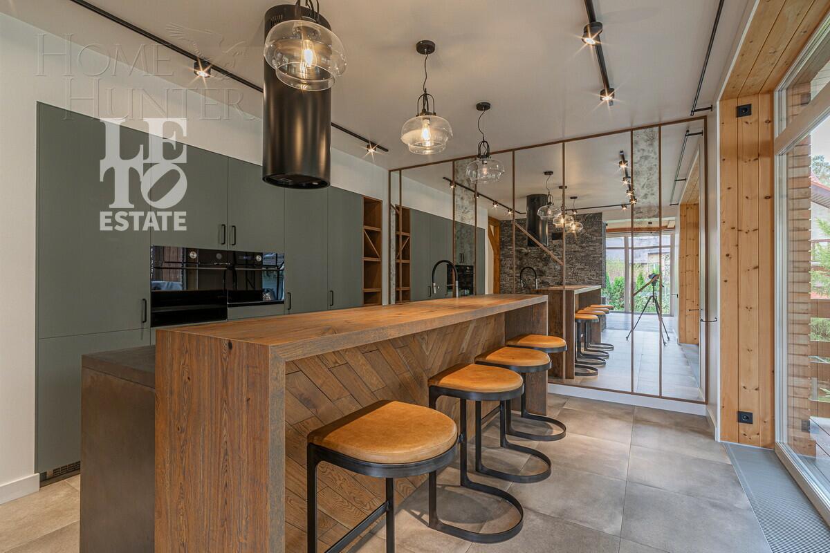 2-этажный коттедж 650 м² с отделкой