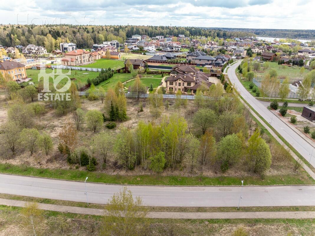 Участок 110.82 сот. в охраняемом поселке