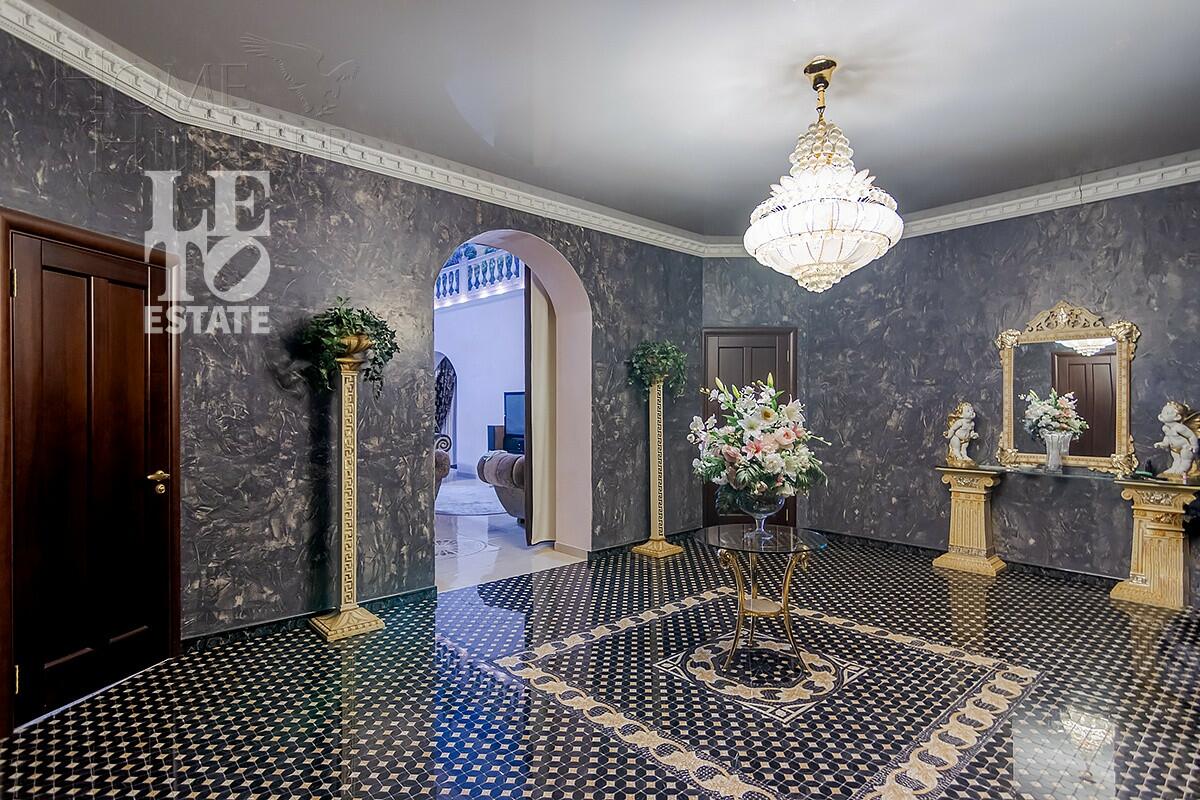 2-этажный коттедж 550 м² с отделкой