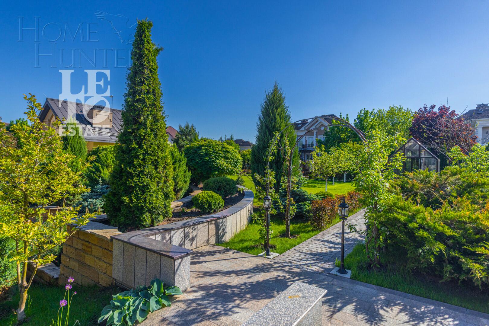 2-этажный коттедж 1 700 м² с отделкой