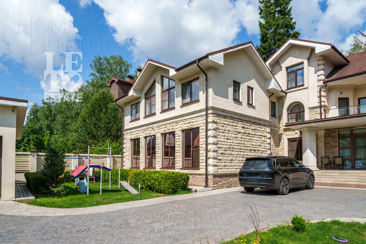 3-этажный коттедж 640 м² с отделкой