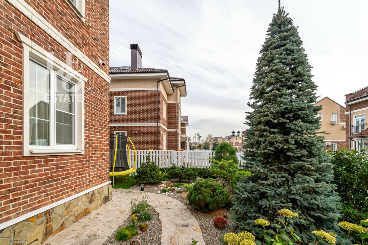 3-этажный коттедж 210 м² с отделкой