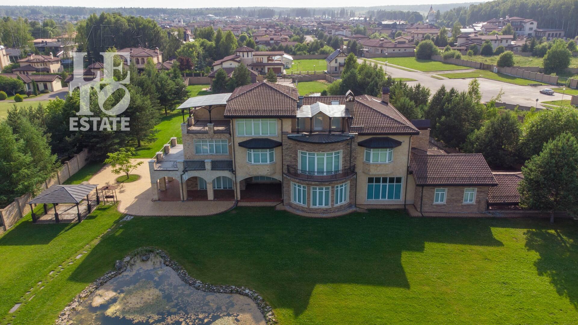 3-этажный коттедж 1 500 м² с отделкой