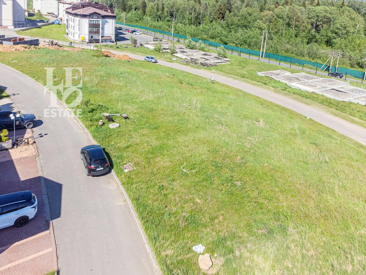 Участок 30.3 сот. в охраняемом поселке