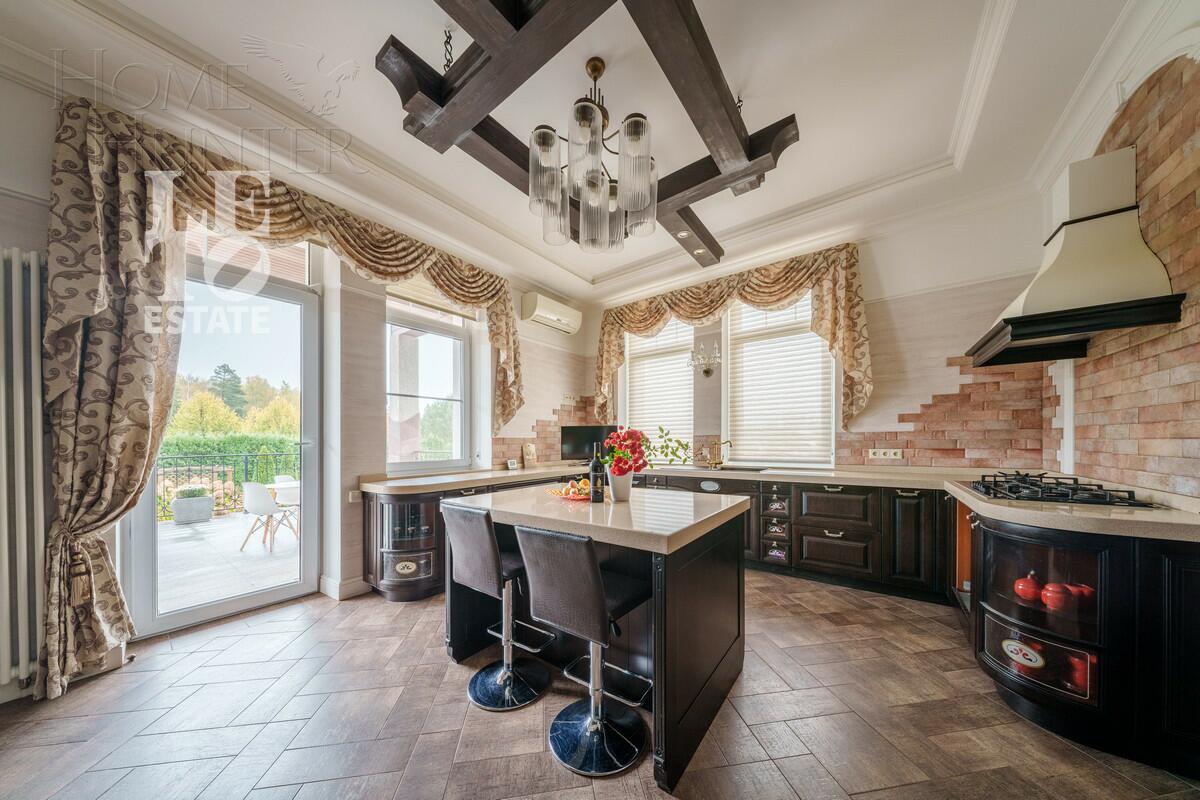 2-этажный коттедж 700 м² с отделкой