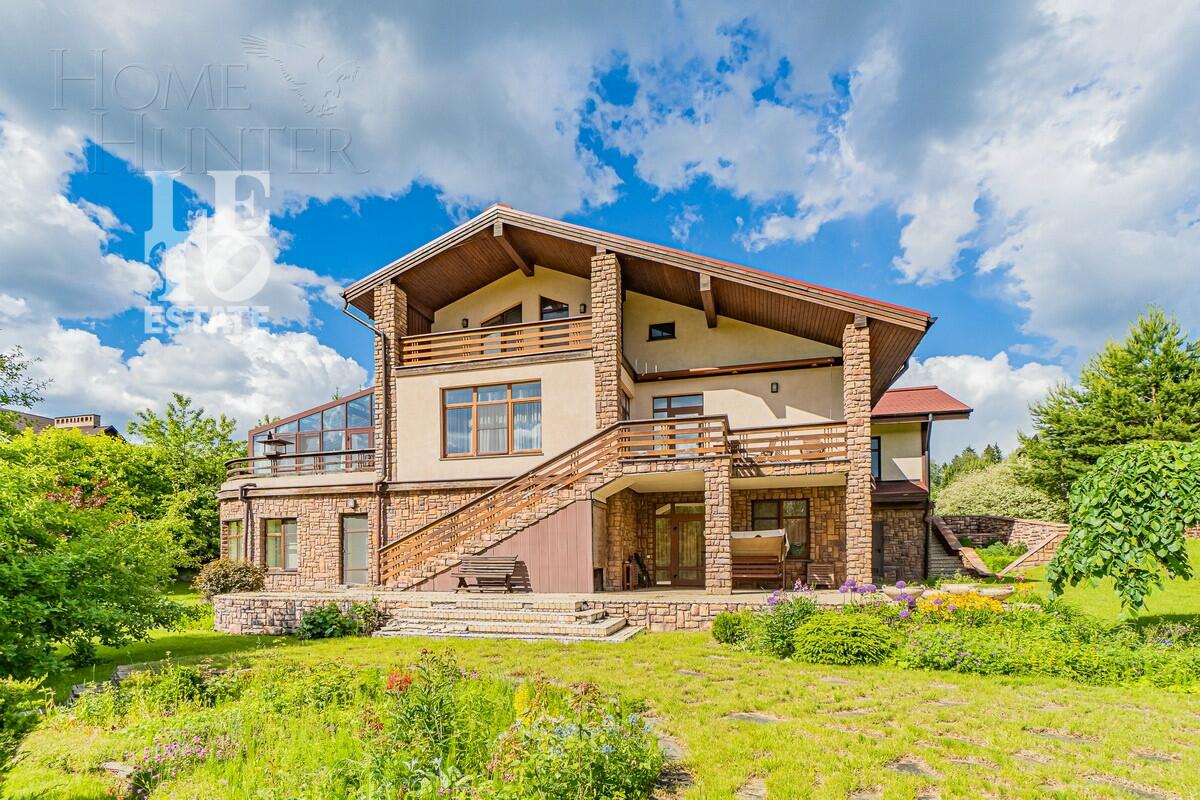 3-этажный коттедж 692.6 м² с отделкой