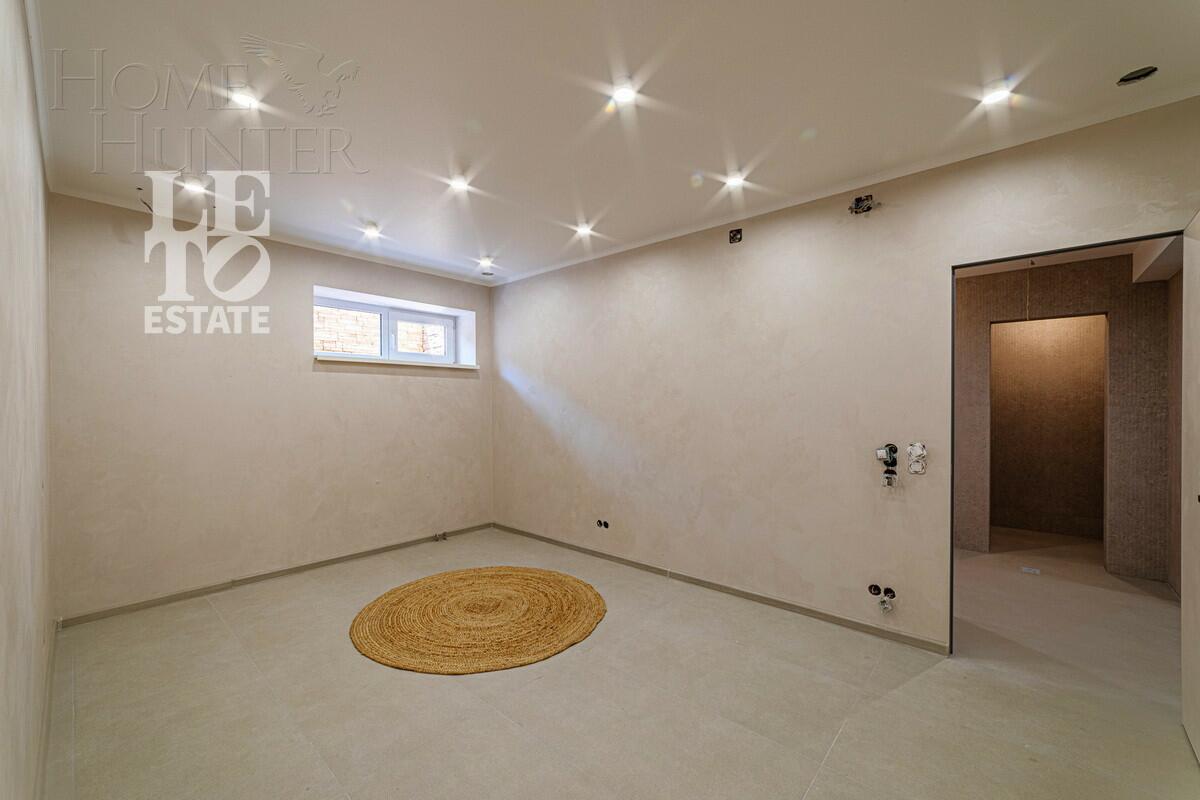 2-этажный коттедж 702.5 м² с отделкой