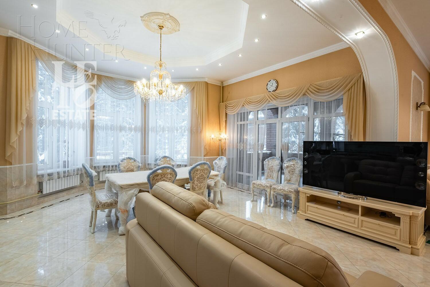 3-этажный коттедж 1 319 м² с отделкой