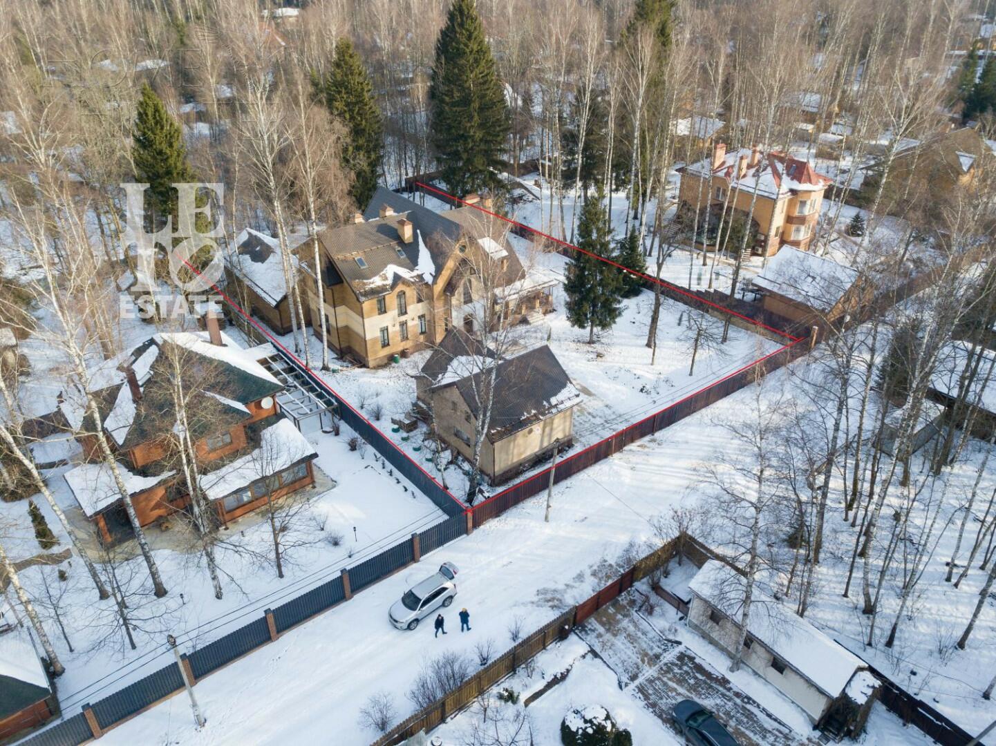 3-этажный коттедж 950 м² без отделки