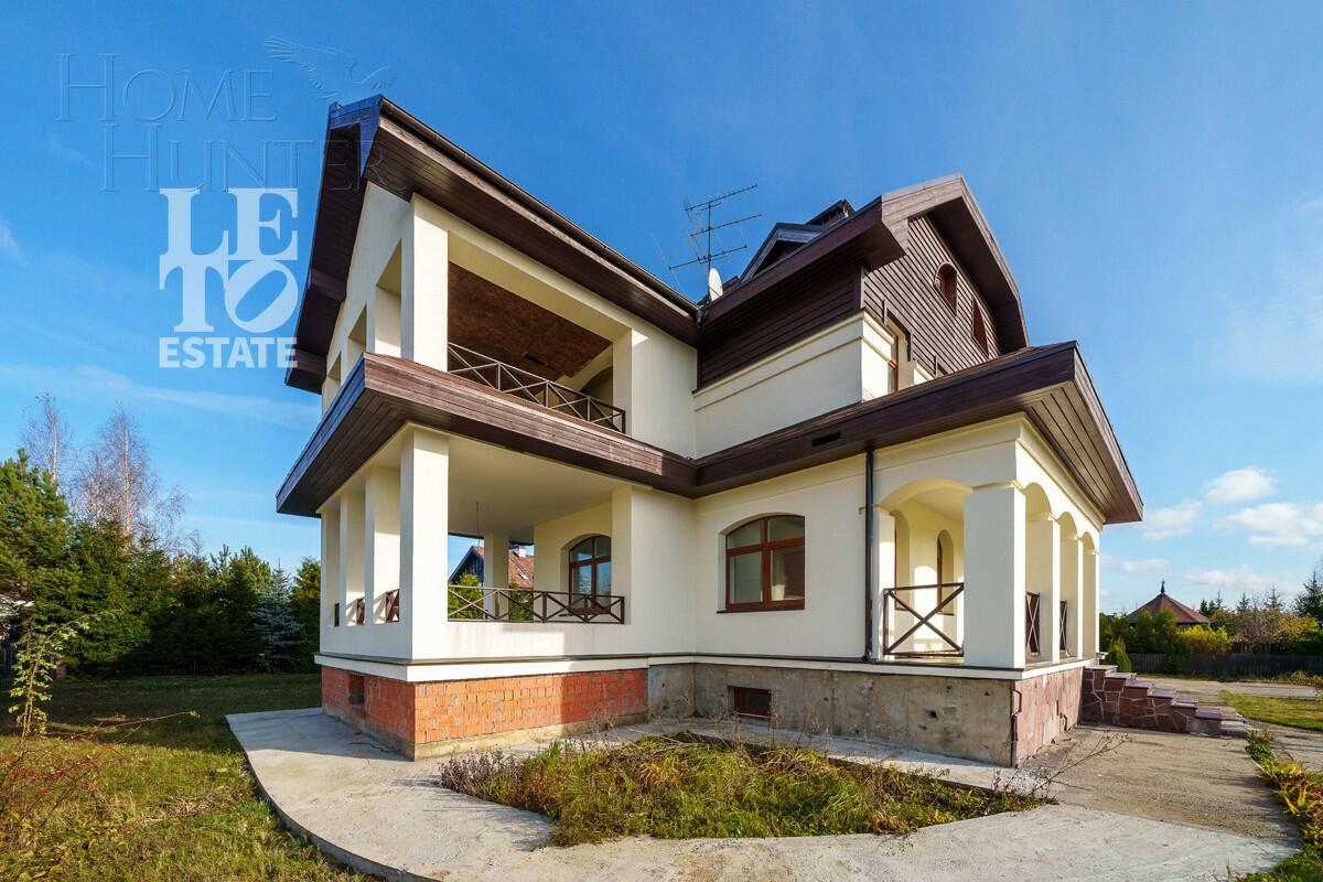 3-этажный коттедж 330 м² с отделкой