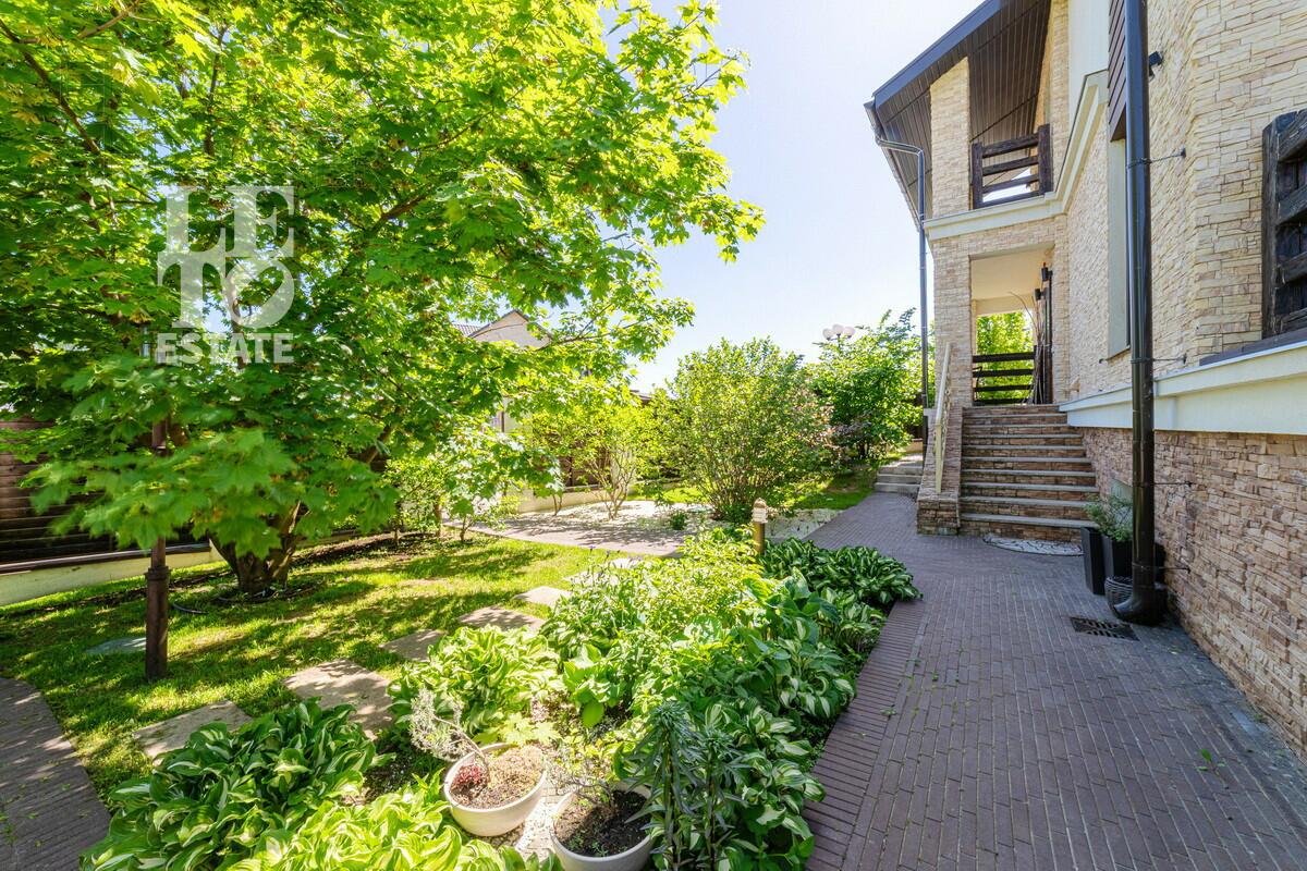 2-этажный коттедж 702.5 м² с отделкой