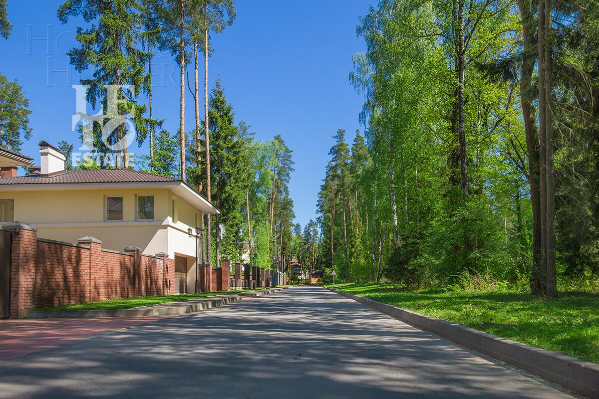 2-этажный коттедж 650 м² без отделки