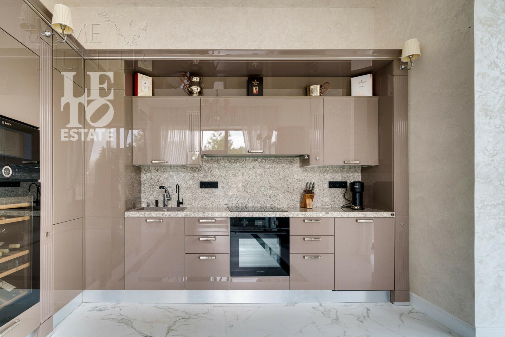 2-этажный коттедж 1 200 м² с отделкой