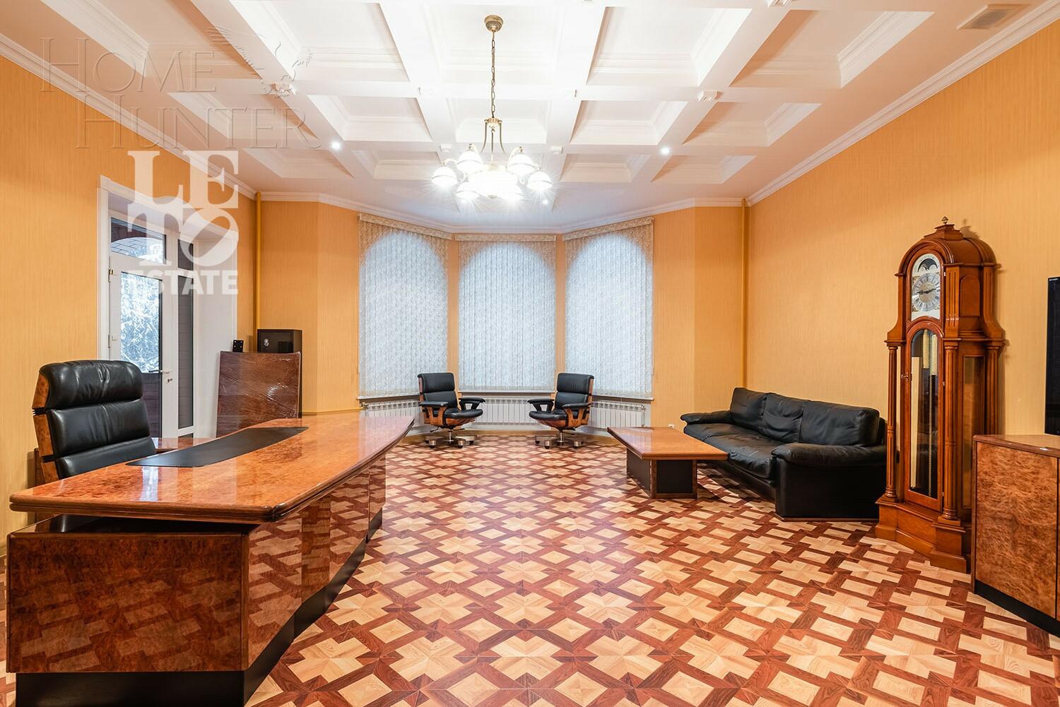 3-этажный коттедж 1 319 м² с отделкой