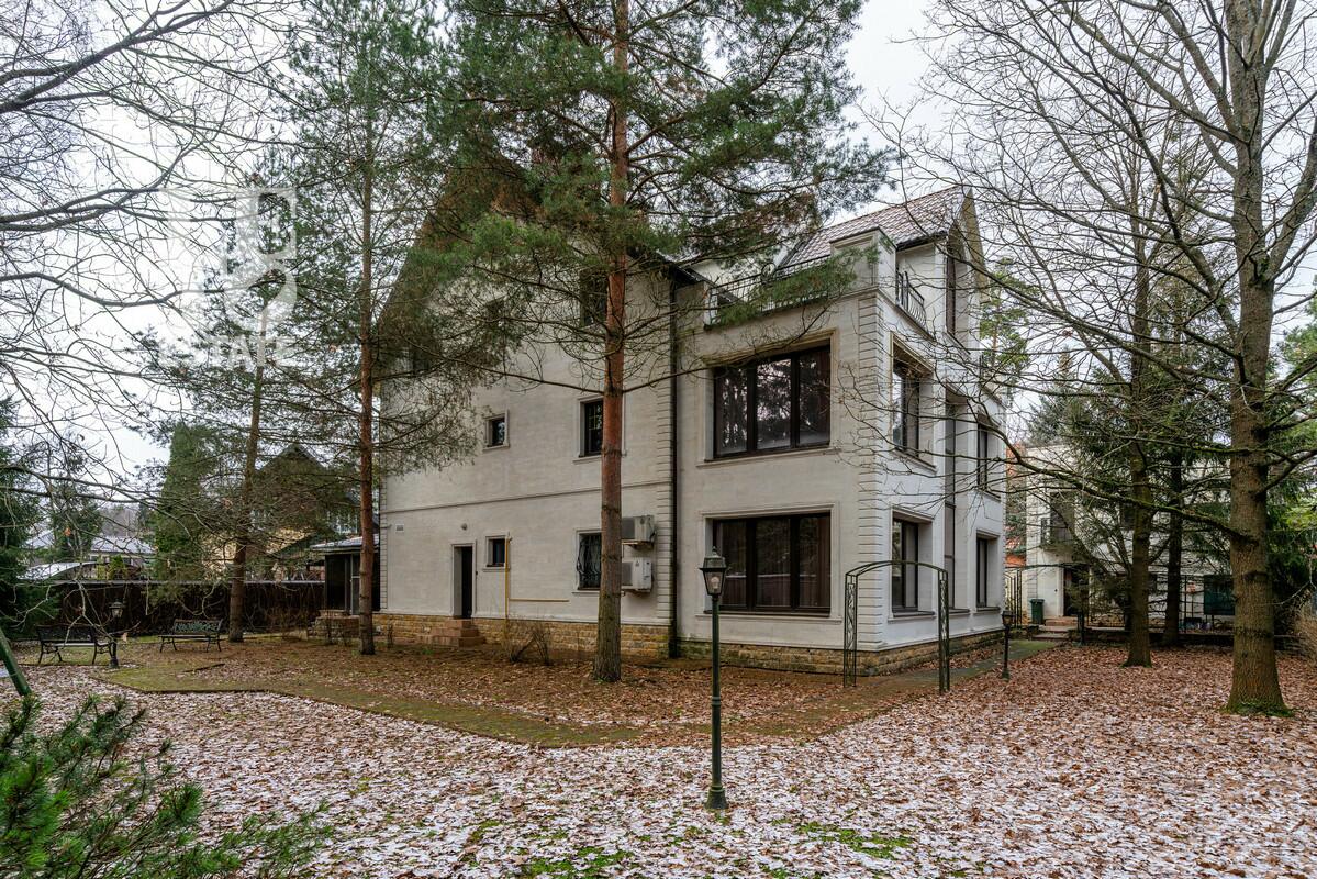 3-этажный коттедж 520 м² с отделкой