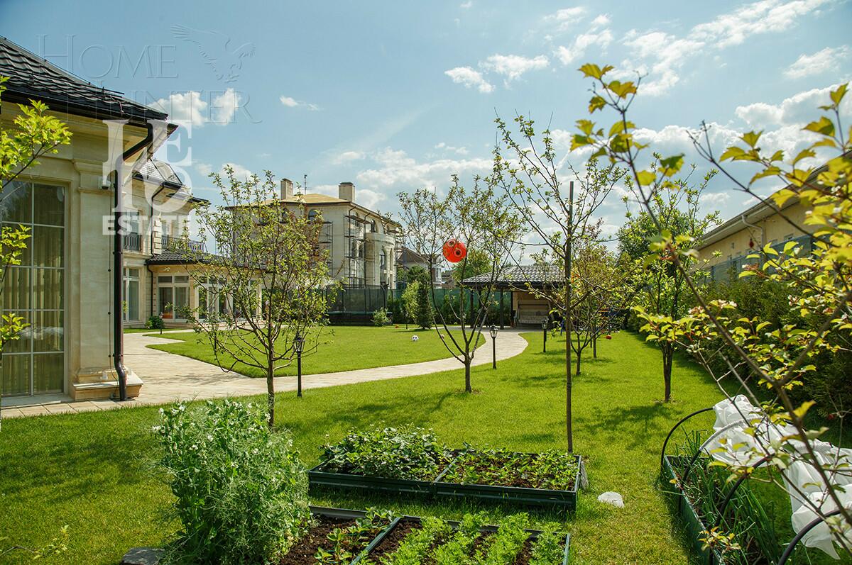 2-этажный коттедж 1 200 м² с отделкой