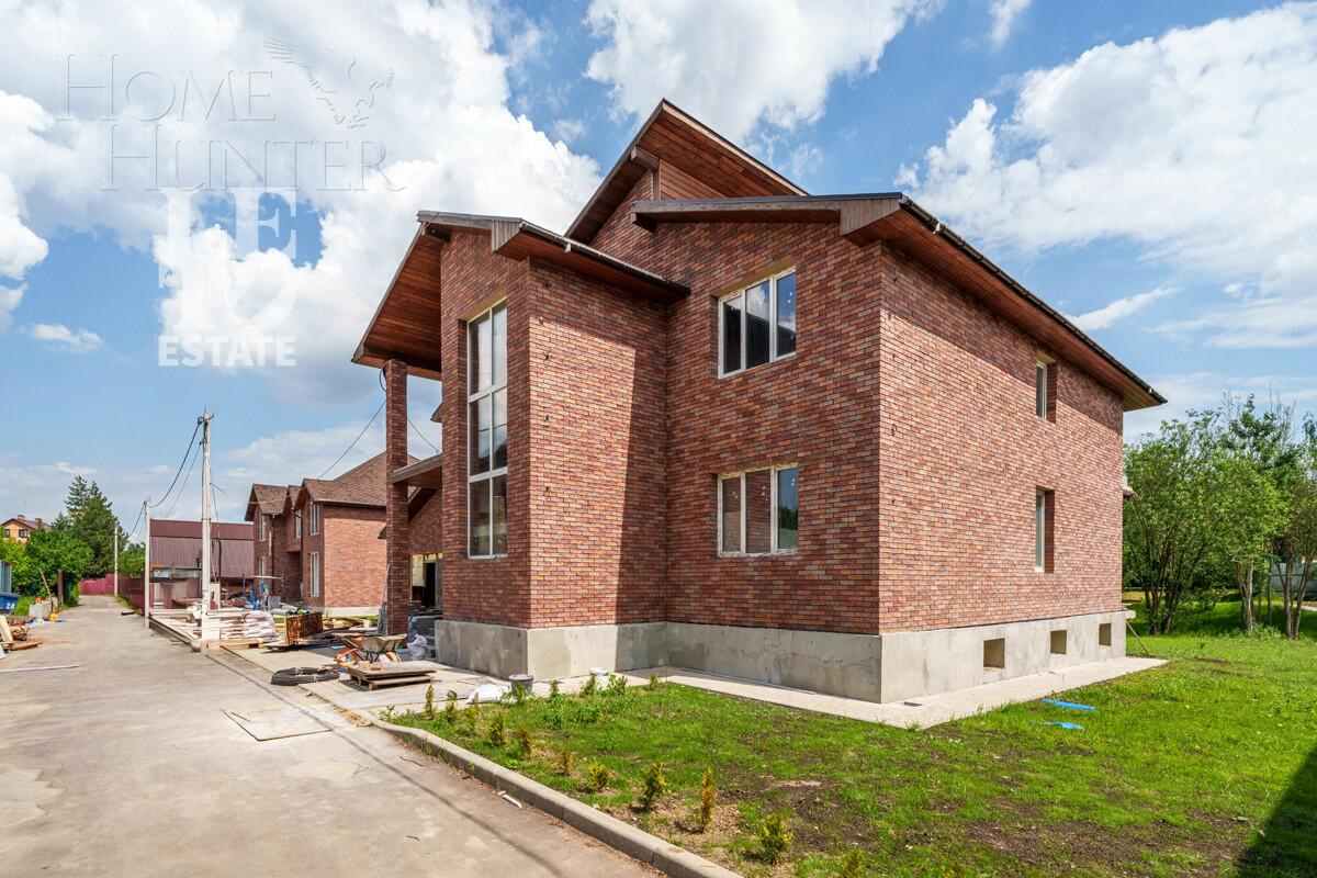 2-этажный коттедж 606.8 м² без отделки