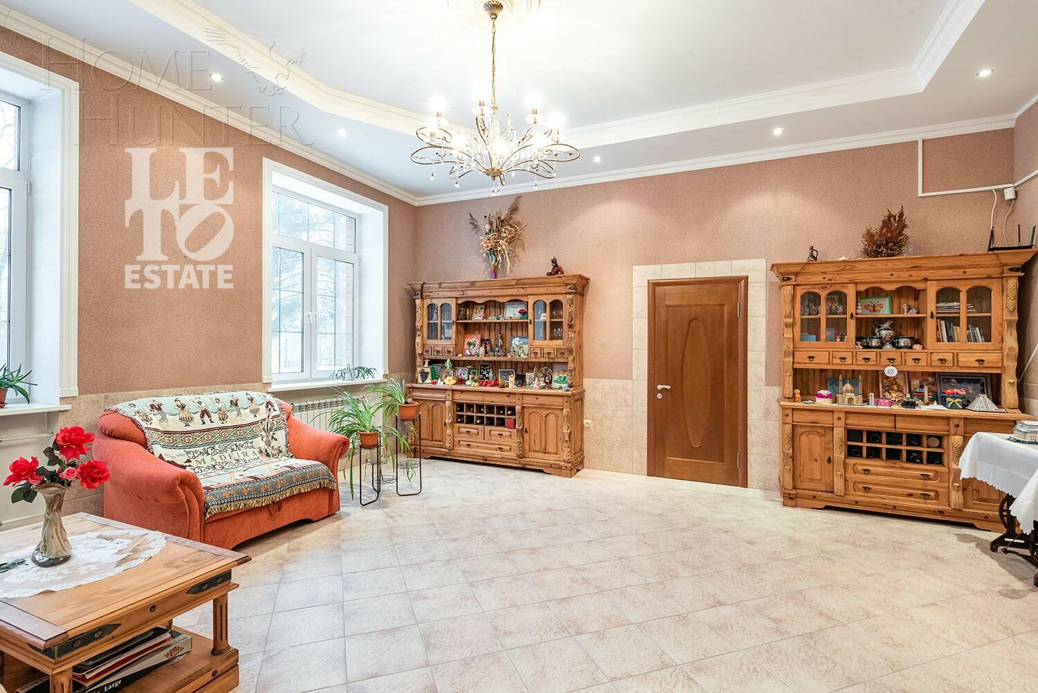 3-этажный коттедж 1 319 м² с отделкой