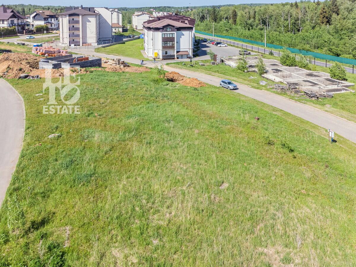 Участок 30.3 сот. в охраняемом поселке